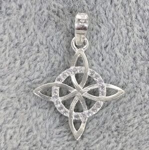 Dije Nudo de Bruja 925 Mex. Sterling Silver Witch Knot Pendant Charm CZ Amuleto